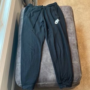 Size medium black nike sweatpants